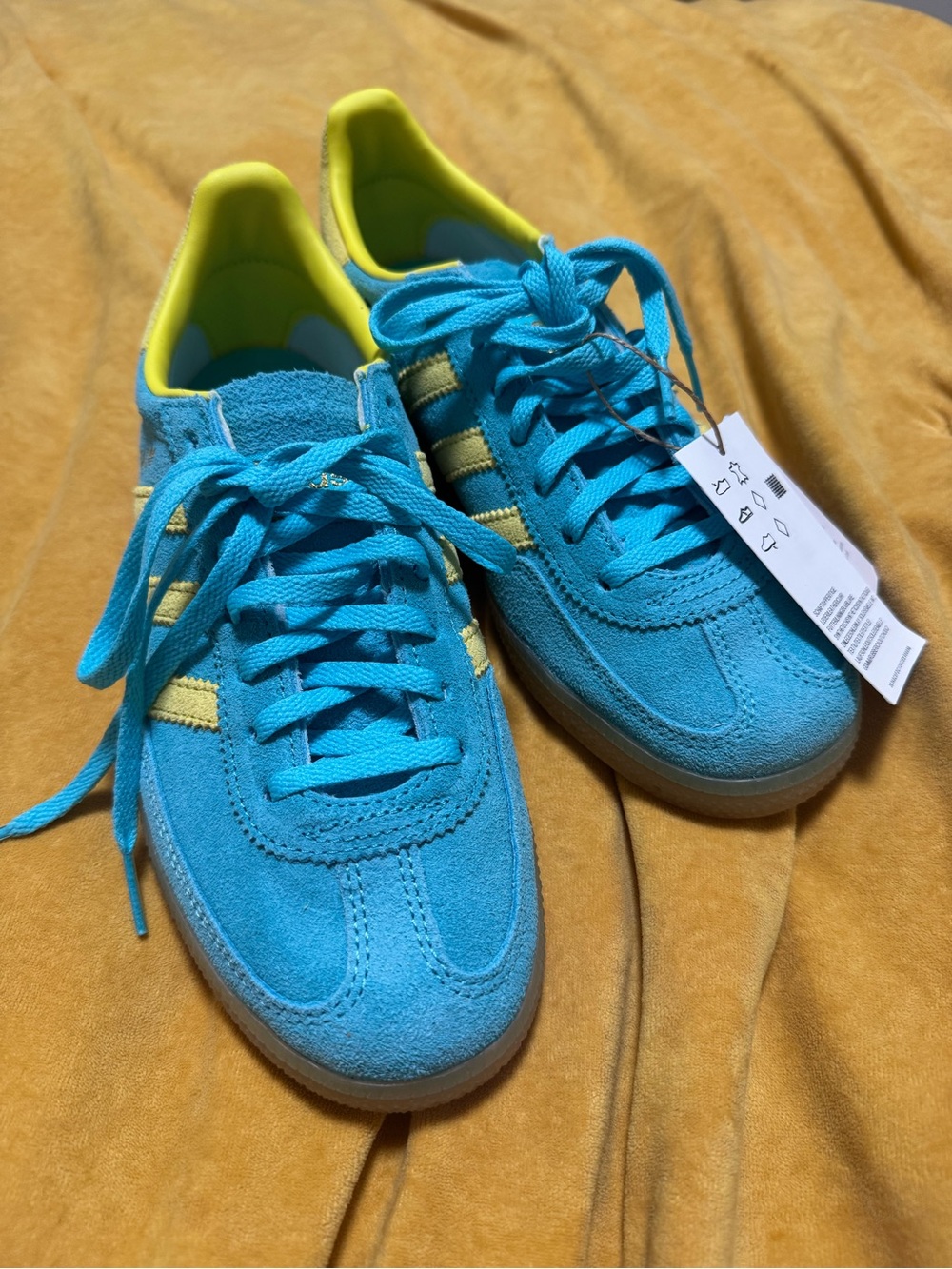 New Adidas Spezial  Women's Turquoise and Yellow Suede Athletic Shoes. Size 7